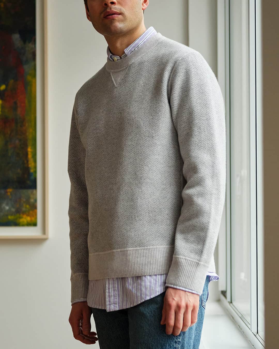 MR PORTERのインスタグラム：「Essential is a subjective term in menswear. What you consider an essential may, and likely will, differ from someone else. But if there’s one item that stands the chance of being universally deemed an enduring favourite, it is the grey sweatshirt. The versatile herringbone sweatshirt from @theory__ will serve as a staple in your Spring wardrobe - dare we call it an essential?  Tap to shop and head to the bio to discover the foundational pieces to invest in.」