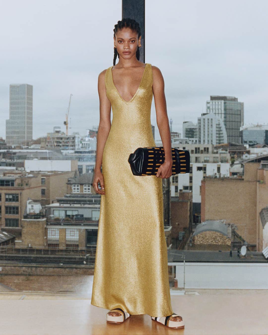 ネッタポルテのインスタグラム：「GOLDEN GIRL: Expertly crafted, make a statement in @gabrielahearst's shimmering 'Melitta' dress.  Tap the link in bio to shop at #NETAPORTER.」