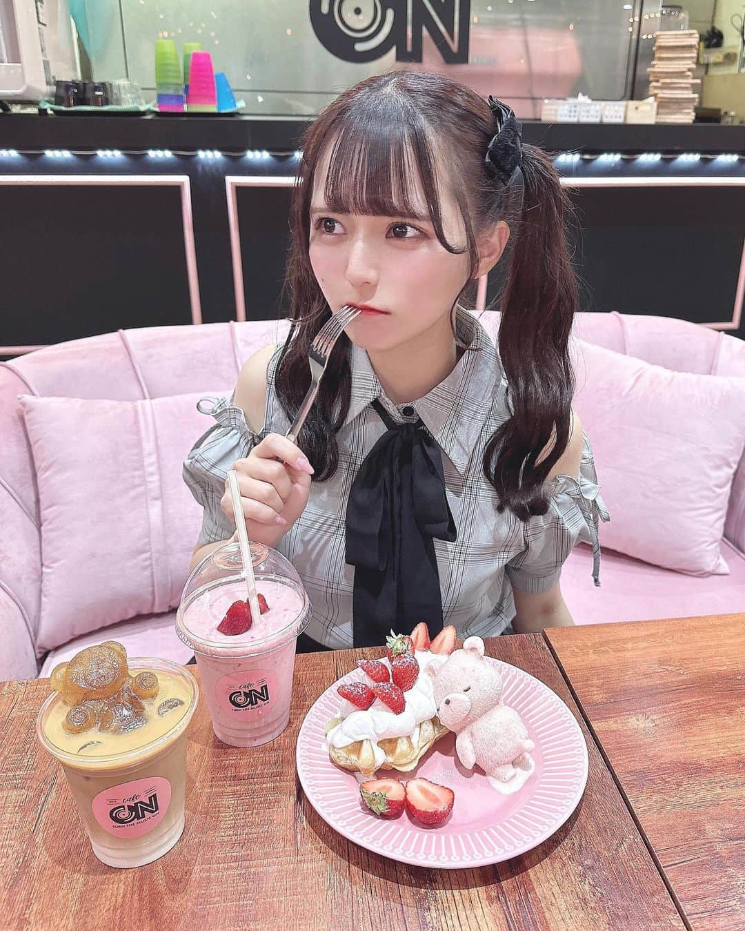 桜井ひかるさんのインスタグラム写真 - (桜井ひかるInstagram)「カフェ活☕️  メンバー仲良しだから たくさんみんなと過ごせて嬉しい🥹💭  tops @marsofficialjapan   #cafeon#cafe#カフェ#カフェ巡り#カフェ好きな人と繋がりたい#クロッフル#新大久保#新大久保カフェ#地雷系#ツインテール#量産型#いちご#苺#mars#歌舞伎#歌舞伎町」4月24日 21時38分 - hikarunroll_