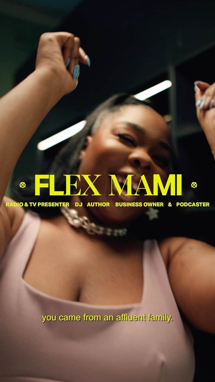 Chivas Regalのインスタグラム：「Meet @flex.mami - a story of boundary-breaking success worth celebrating.   After quitting a full time PR job, Lillian Ahenkan embarked on a creative journey to become a renowned multidisciplinary artist through unconventional paths.   Now on a mission to help others with tools and resources to become the best versions of themselves, she’s a renowned author, podcaster and mentor, challenging important conversations surrounding identity and mental health.   Discover more about our Australian New Regals via the link in our bio.   #IRiseWeRise」