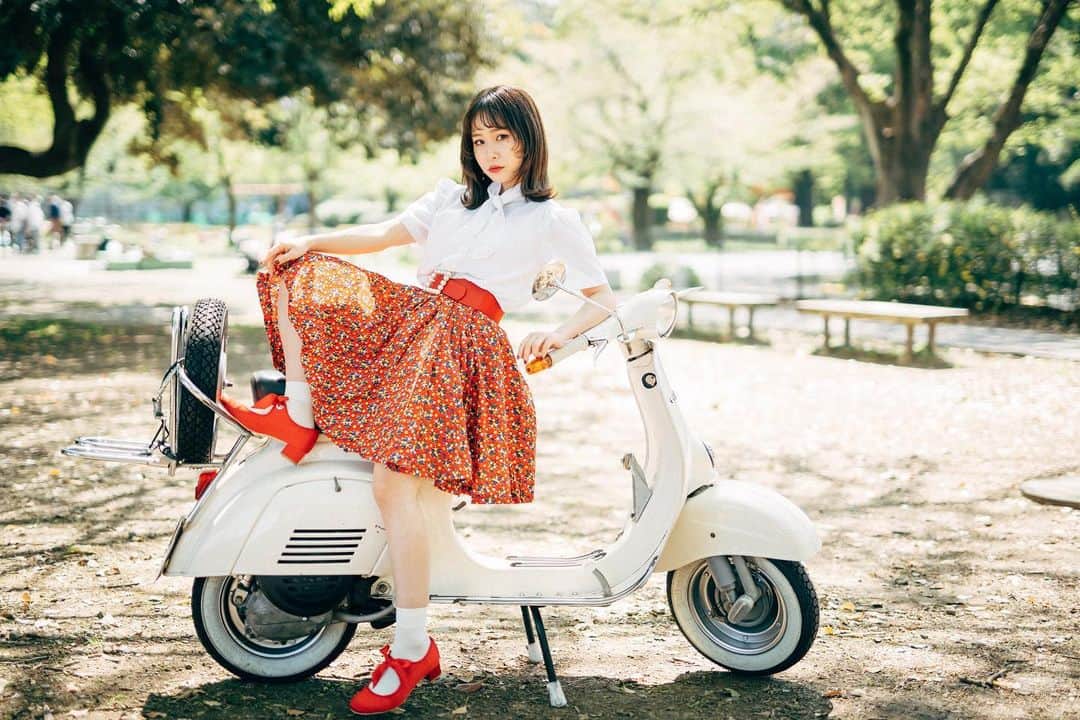 のインスタグラム：「Vespa🛵撮影 雰囲気ばちばちに良い🥹  photo by @style_k_2   #vespa #作品撮り #ポートレート」