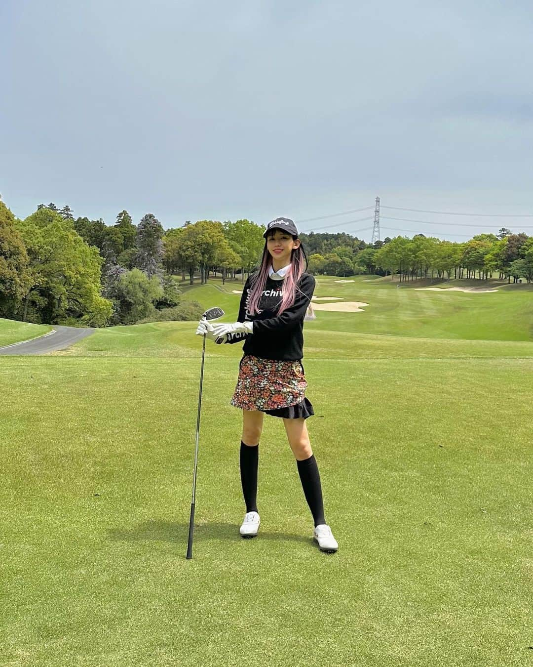 yu-yu.（友癒）のインスタグラム：「. 弟とゴルフ⛳️ #ゴルフ #ゴルフ女子 #ゴルフウェア #ゴルフコーデ #グレンオークスカントリークラブ #グレンオークス #グレンオークスcc #赤坂にのまえ #赤坂グルメ」