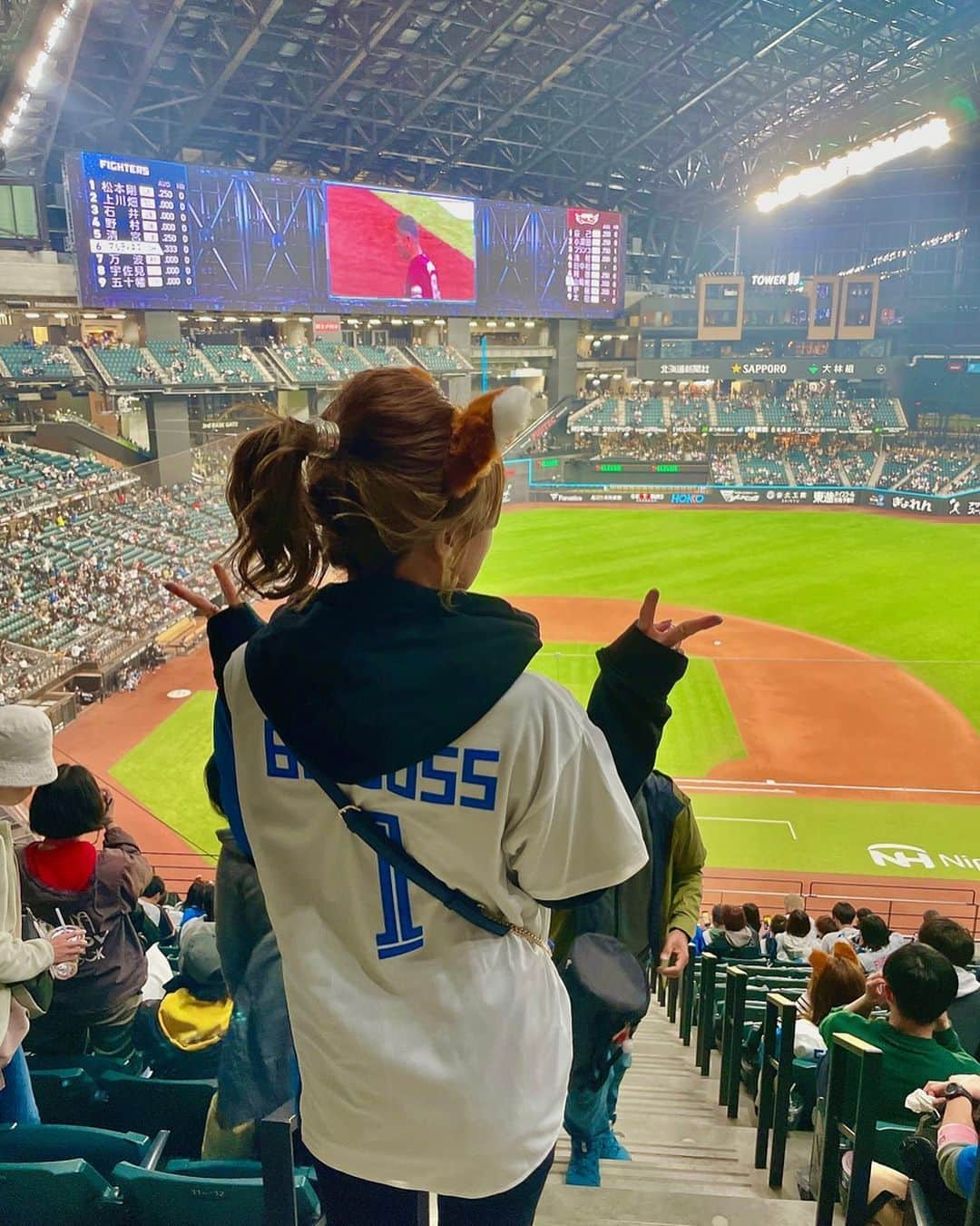 高木由紀のインスタグラム：「エスコンフィールド開幕戦⚾️  #時間差すぎ笑」