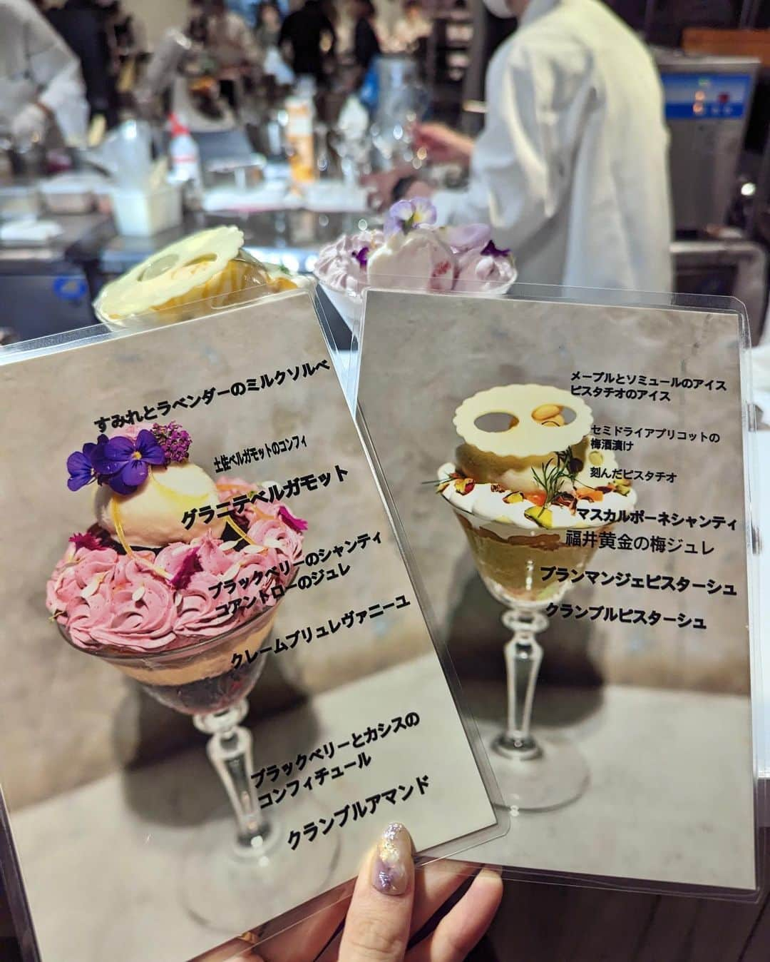 瀧口杏耶さんのインスタグラム写真 - (瀧口杏耶Instagram)「@as_dessert_parfait 💐 * 伊勢丹フランス展🇫🇷 初日と2日目の2日間連続で伺いました☺️ 初日はMIカード会員限定と知らなくて 到着してから急いでMIカード発行した💳 初日の様子をストーリーに載せたらフォロワーさんから 30通以上もdmがきて、さすが青木さんでした🫶 * 以前お店で食べて感動して もう一度食べたいな〜と思っていた イランイランのパフェにまた出逢えたのが とても嬉しかった🌼 * そしてたった2日間の @tomo.kombu さんと @fumiyukikanai_patissier さんとの コラボに立ち会えて感動でした🥹🥲 あの場にいられたことが幸せ。 * 会場が暗くて写真撮りづらかったので 載せようかすごく迷ったけど... とっても幸せな2日間だったので記念投稿🫶 けいちー開店前から並んでくれてありがとう🥲✨ * #伊勢丹フランス展#伊勢丹#伊勢丹新宿店#伊勢丹グルメ#スイーツイベント#パフェ#パフェ巡り#パフェ活#あやパフェ#アシェットデセール#as#infini#ungrain」4月24日 21時49分 - aya_0429