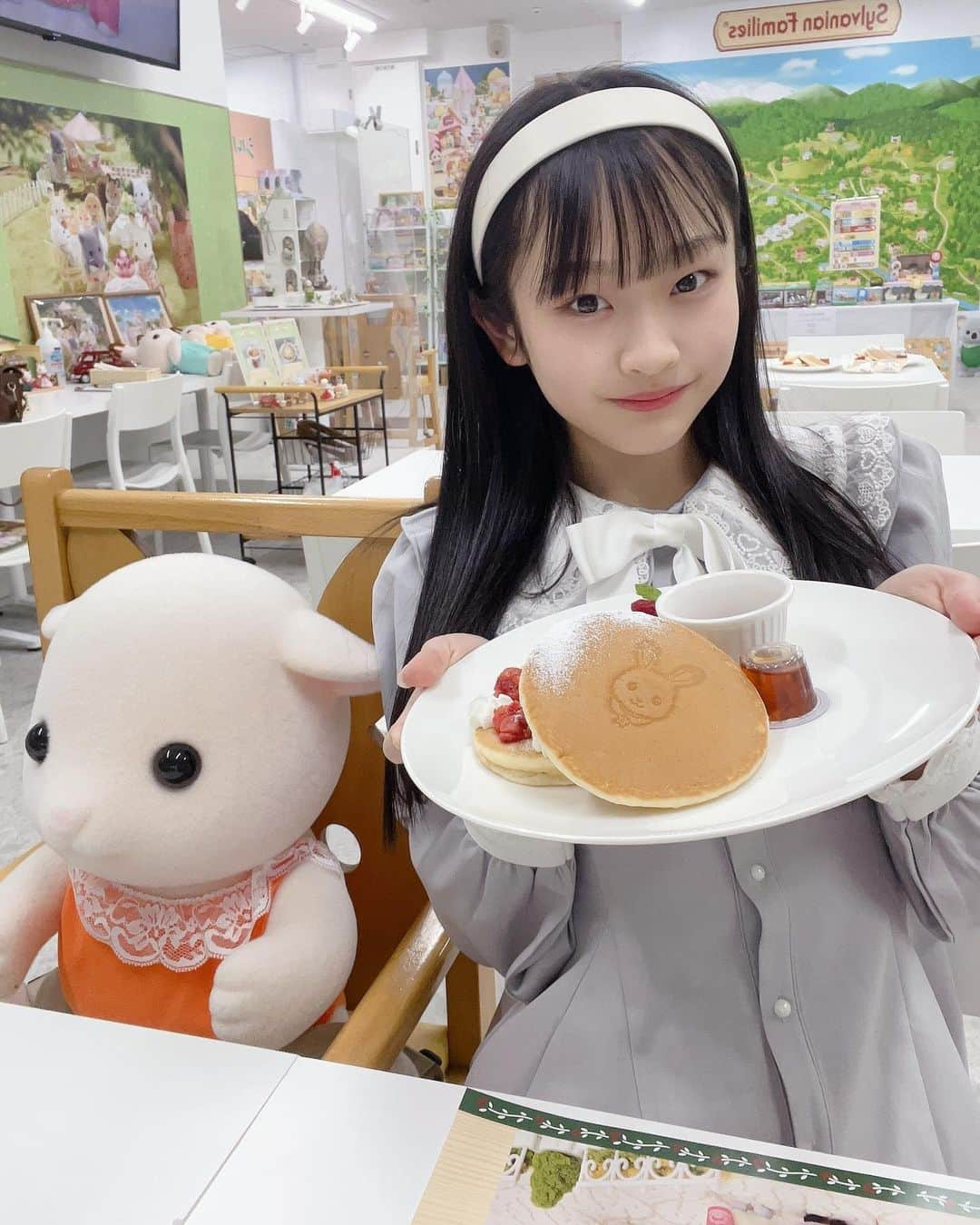 西野心桜さんのインスタグラム写真 - (西野心桜Instagram)「やぎの赤ちゃんとパンケーキ🥞  #お一えすけー #osk #拡散希望#名古屋 #アイドル #中2#14歳#followme #こころんの成長日記#西野心桜#女子中学生#中学生#iC#jc1#141#f4#fff#idol #O9 #キューガル #キューーガル  #シルバニアファミリー  #シルバニアファミリー森のキッチン  #シルバニアカフェ」4月24日 21時50分 - o2_cocoro