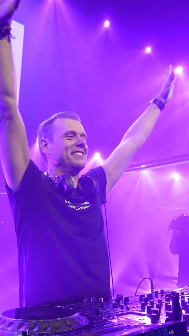 Armin Van Buurenのインスタグラム：「Who’s feeling the nostalgia 👀 Looking back at my 6 hour classic set from the @asotlive Celebration Weekend! Definitely one of my favorite sets 🔥  #asot #astateoftrance #trance」