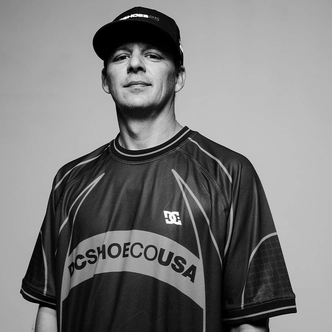 DC Shoes Japanのインスタグラム：「WE’RE PROUD TO CELEBRATE 25 YEARS OF @JOSHKALIS WITH THE REISSUE OF THE TRUTH OG AND WITH THE ICONIC DC SUPERTOUR JERSEY.   ORIGINALLY RELEASED IN 2001, THE TRUTH’S ATHLETIC SILHOUETTE IS BOLSTERED BY MODERN SKATE TECH AND DURABLE CONSTRUCTION THAT IS SECOND TO NONE — EVEN OVER 20 YEARS LATER.   AVAILABLE NOW IN SELECT SKATE SHOPS AND ONLINE. LINK IN BIO. 👈 #kalis25 @dcshoes  @dc_skateboarding  @dc_snowboarding」