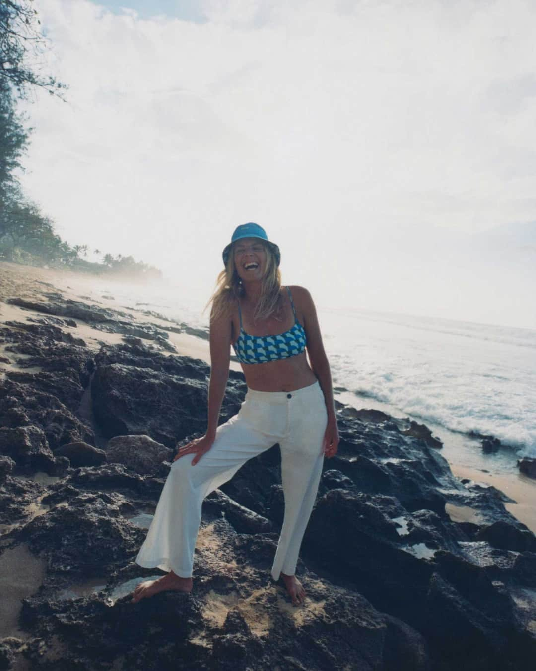 ロキシーさんのインスタグラム写真 - (ロキシーInstagram)「A collection of classic Hawaiian prints à la 90s ROXY with a modern twist made for surfer girls, past and present. Explore @stephaniegilmore's latest collection by tapping the link in our bio」4月24日 22時00分 - roxy