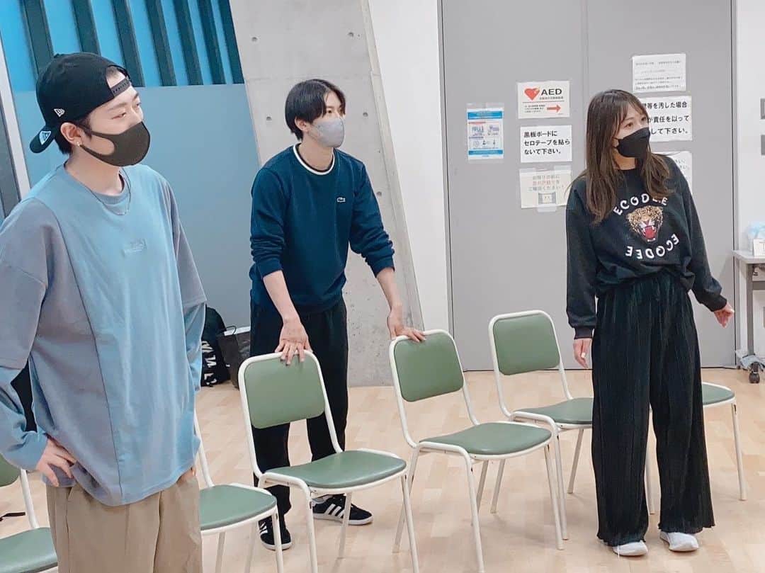 高橋ふみやのインスタグラム：「稽古でした(笑) ちなみに帽子おNewのNEW ERA🧢  やっと良くんに会えました😗 相変わらず元気一杯の少年でした(笑)  是非ともお時間あれば遊びに来てねっ👍  Twitterも見てねん！  #舞台TG」