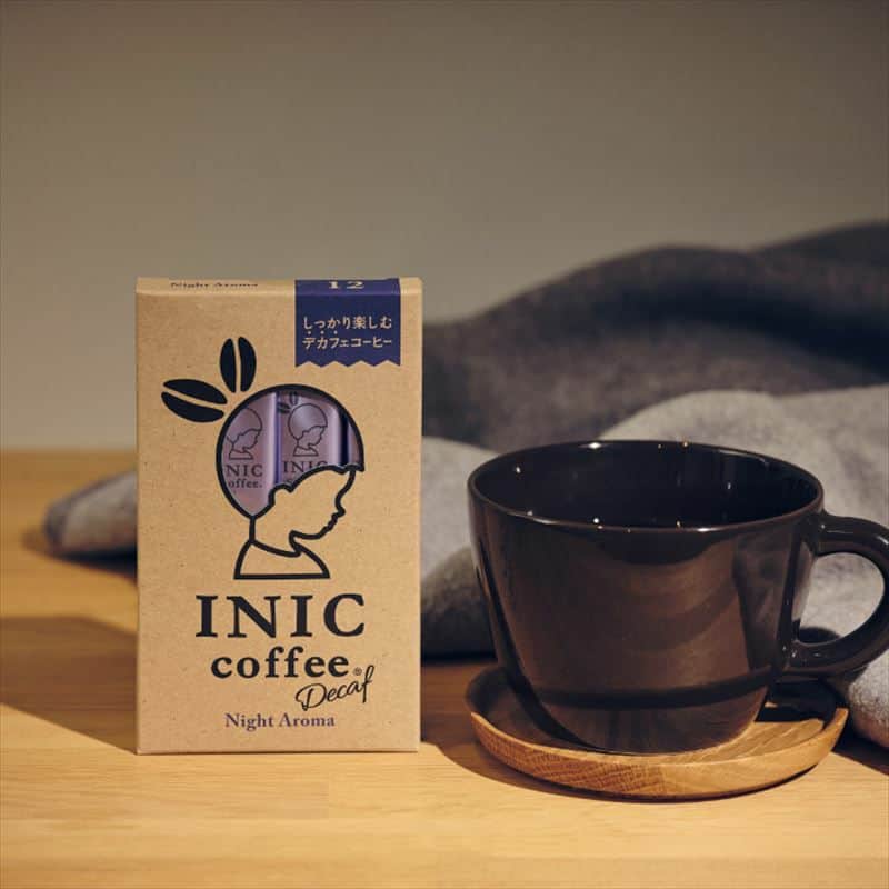 INIC coffeeさんのインスタグラム写真 - (INIC coffeeInstagram)「帰宅後や就寝前、コーヒーを飲んでリラックスしたい時もありますよね。  INIC  coffeeの＜ナイトアロマ＞は、 カフェインを100g中99.85％除去したデカフェコーヒーなので、 カフェインを気にせずにコーヒーを楽しめます。  しかも、デカフェのもの足りなさを感じさせないしっかりとしたコクや苦味に ママや妊娠中の方々にも大好評をいただいているロングセラーアイテムです。  満足のいくデカフェを探している方は、 ぜひ一度お試しください☾☕  #iniccoffee #イニックコーヒー #コーヒーギフト #コーヒースタグラム  #コーヒーの時間 #コーヒーの香り #コーヒーのある暮らし #コーヒーのある生活 #コーヒー好き #コーヒーブレイク  #デカフェ #カフェインレス #decaf」4月24日 22時07分 - iniccoffee