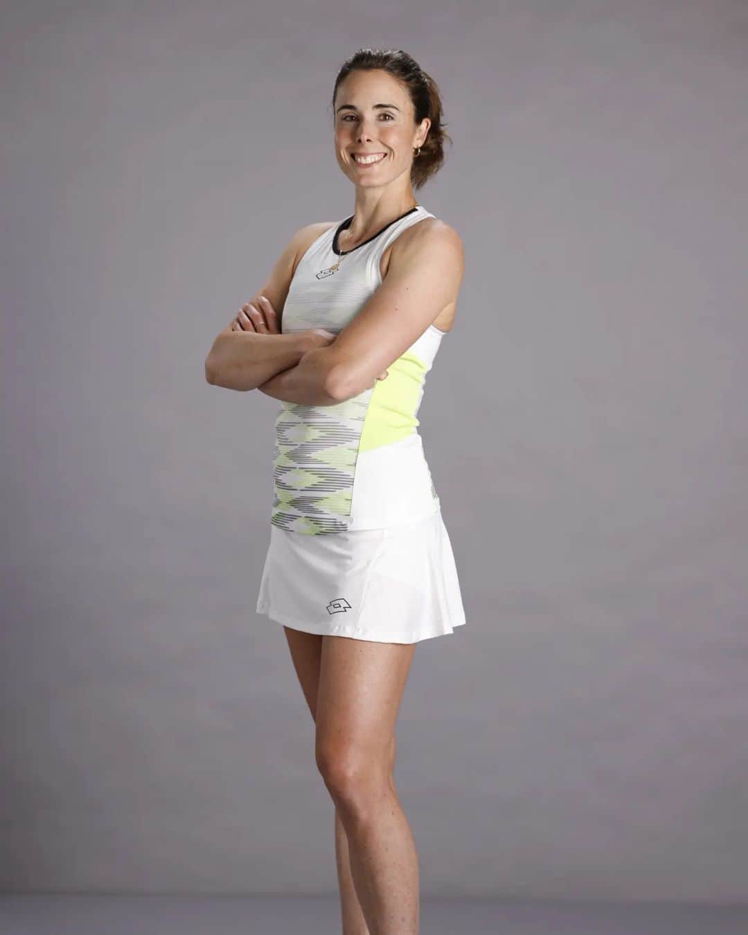 アリーゼ・コルネのインスタグラム：「- 2023 @wta photoshoot 📸 - 😁  Which one(s) do you prefer ?」
