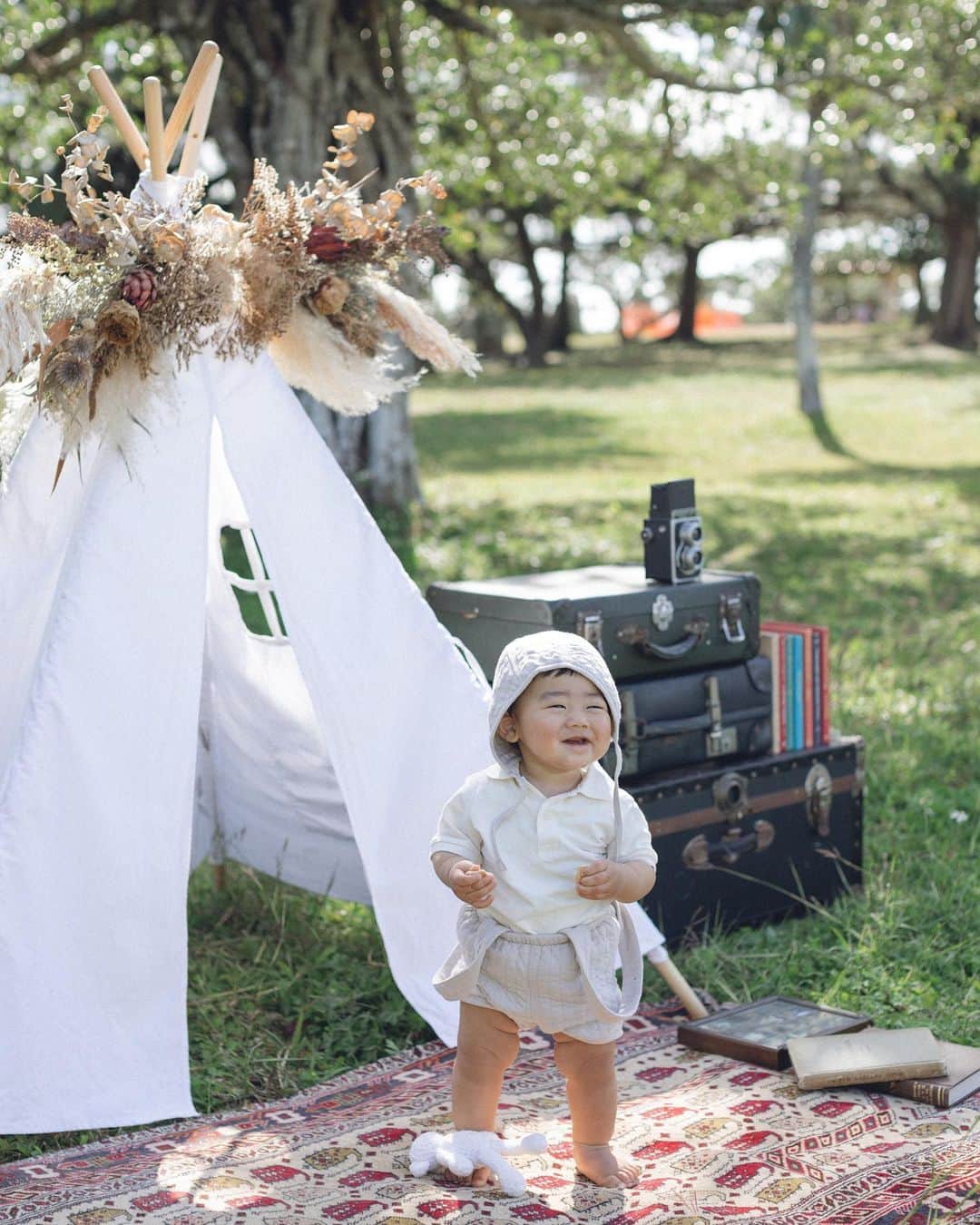 𝙼𝚒𝚑𝚘𝚛𝚊𝚊𝚊のインスタグラム：「然が11ヶ月の時に撮影してもらった写真🩵🩵  雰囲気素敵で然にぴったりだった♡  @jun19830313 さんありがとうございます✨  #沖縄 #宮古島 #1歳」