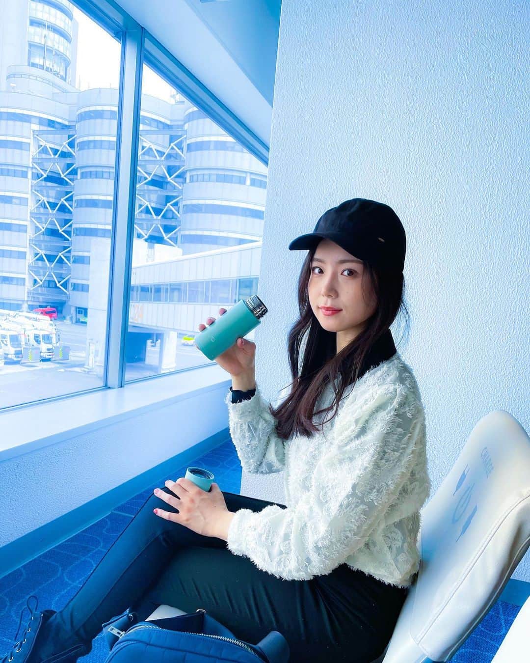 葉山柚子さんのインスタグラム写真 - (葉山柚子Instagram)「#空港#北海道へ#zojirushi  #愛用水筒#空港で飲むお湯は美味しかった#✈️#✨」4月24日 22時11分 - hayama_yuko