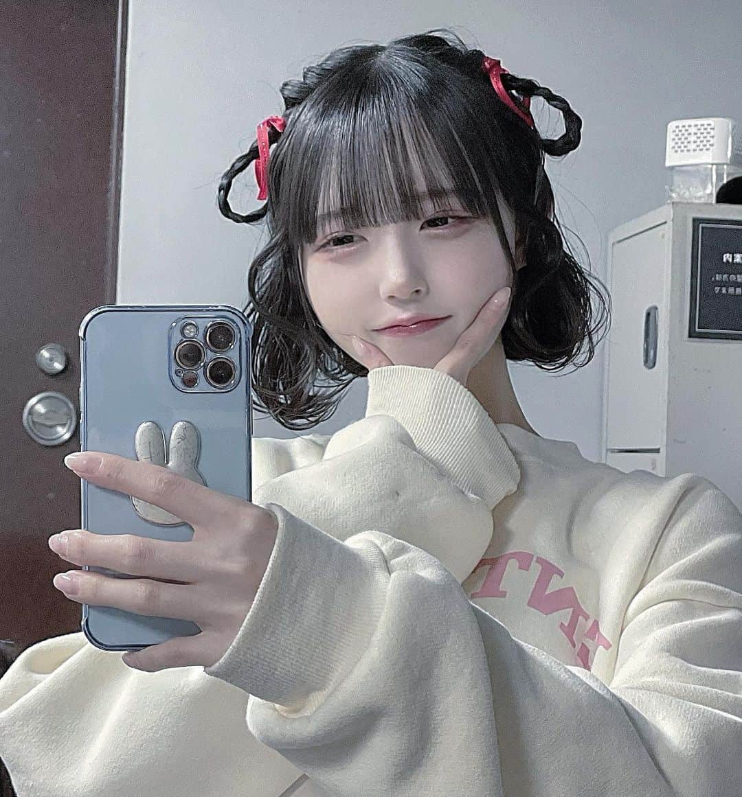 のインスタグラム：「髪型可愛すぎてお気に入りになった^ - ^♡ ．  ．  ．  #ボブ #黒髪ボブ」
