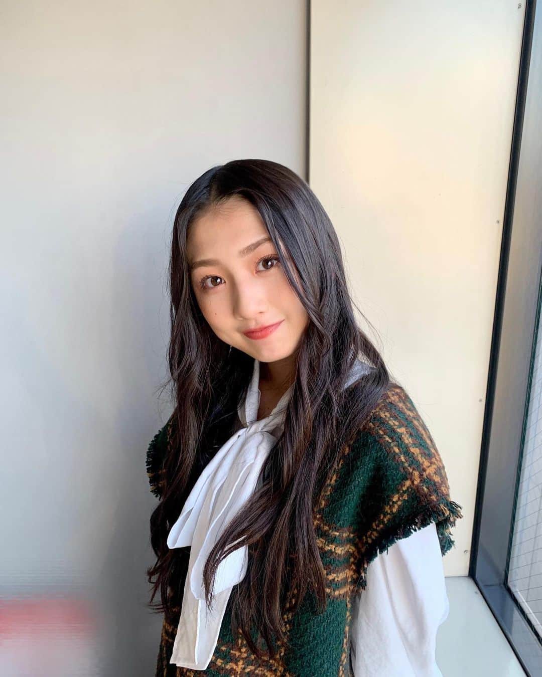 塩月希依音のインスタグラム：「センターわけ女子は好きですか？  #センター分け #巻き髪#巻き下ろし#ロング#ロングヘア #ヘアアレンジ#jk#ljk #05#05년생 #05line」