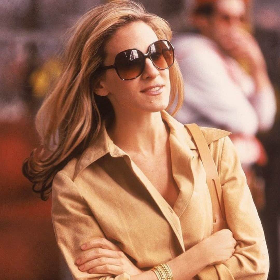 ホルストンのインスタグラム：「An ultra icon wearing Halston's signature Ultrasuede.」