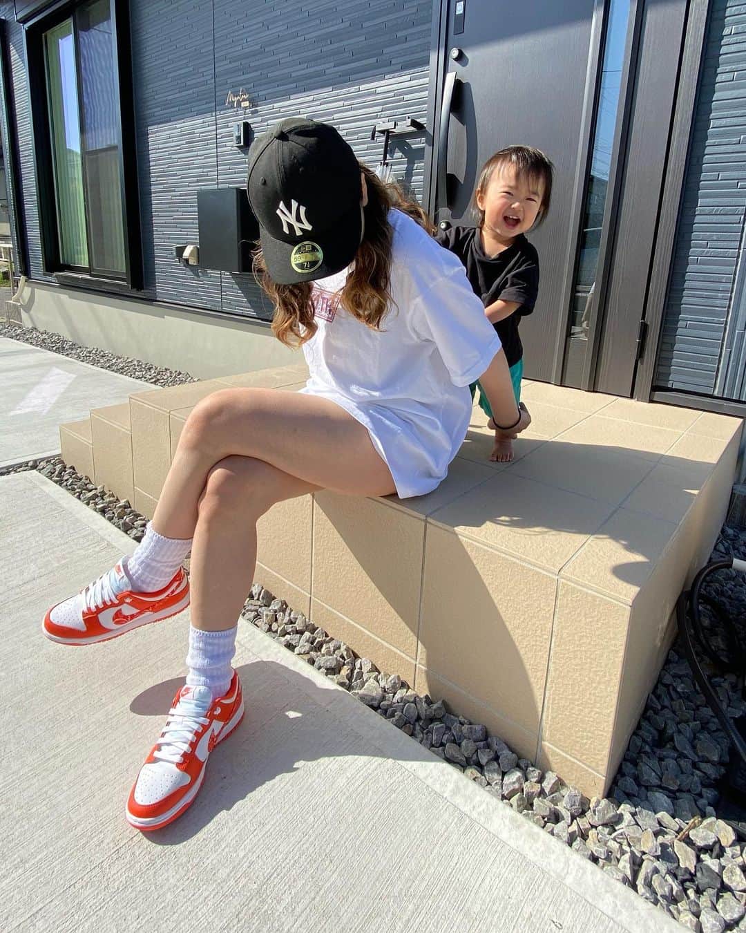 YOGOARISAのインスタグラム：「オレンジのペイズリーダンク初オロシ🍊❤️‍🔥 カーキも可愛いけどオレンジも可愛いなぁ〜🤭❤️‍🔥 後ろの奴も可愛すぎるなぁー👼🏼🫶🏼🫶🏼🫶🏼  #ootd #nike #sneakers #paisley #dank #kith #スニーカー女子 #スニーカーコーデ」