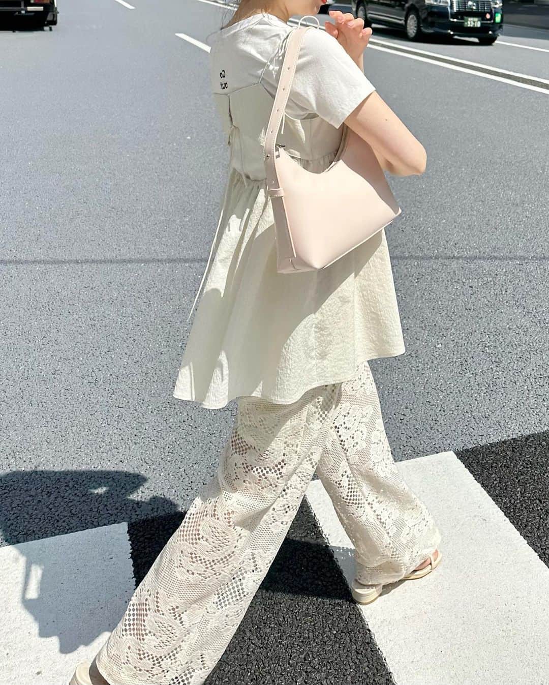のインスタグラム：「キャミビスチェとレースパンツ、今週末入荷予定です☺️このバランス、早くしたいですねぇ…！！  ㅤㅤㅤㅤㅤㅤㅤㅤㅤㅤㅤㅤㅤ  #Kastane#Kastane舞浜#Kastane_ootd#骨格ウェーブ#イエベ春#コーディネート#今日のコーデ#コーデ#大人カジュアル#カジュアル#ロングヘア#オン眉#ぱっつん前髪#30代ファッション#30代コーデ#カスタネ#低身長#低身長コーデ#春#春コーデ#キャミソール#ビスチェ#Tシャツ#レースパンツ#サンダル#ワントーンコーデ#ホワイトコーデ#淡色コーデ」