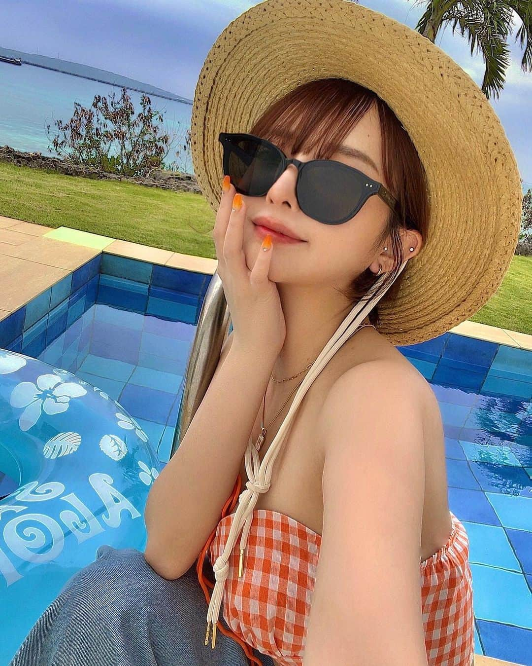 ERENAのインスタグラム：「一足早く真夏してます🏖️🧡」