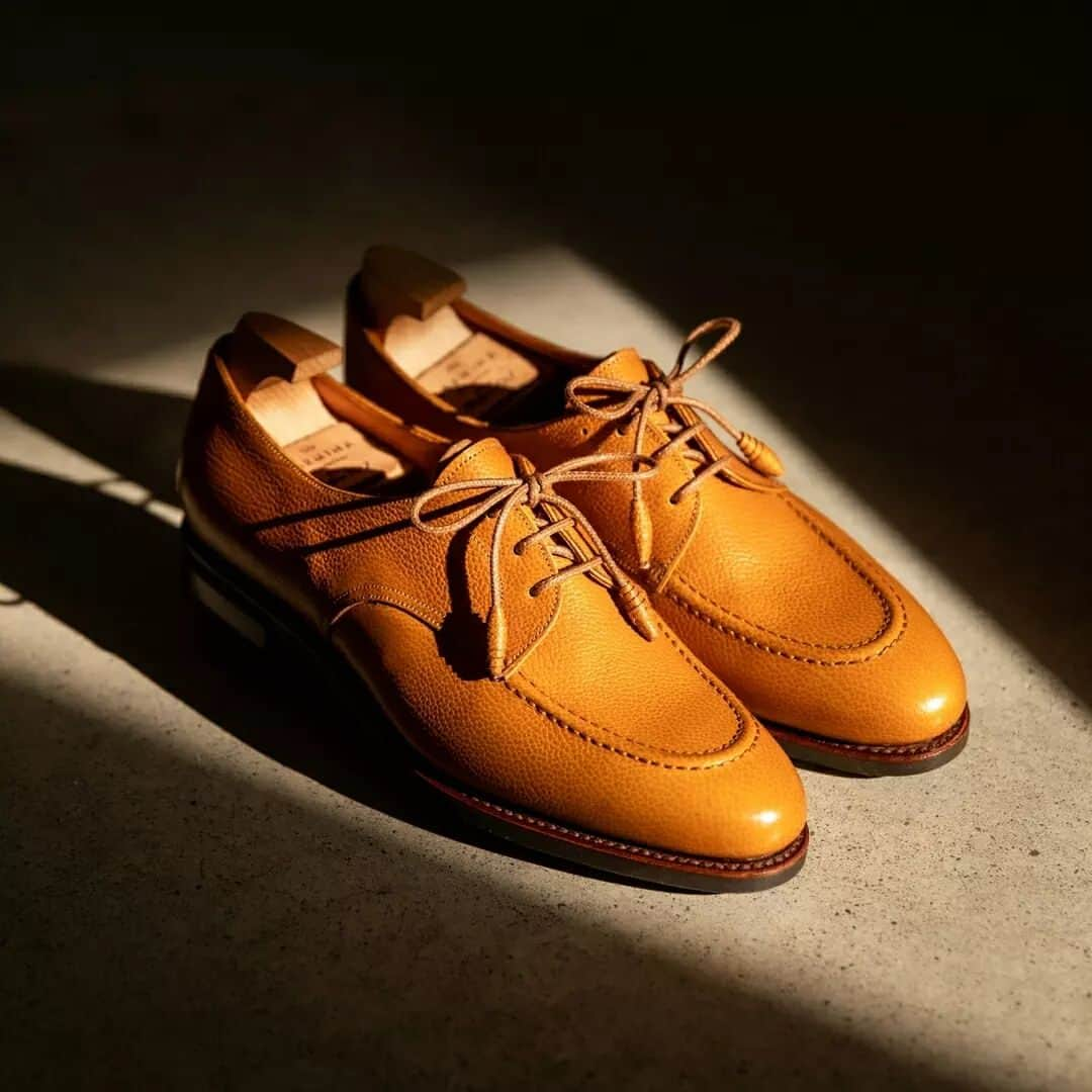 カルミナさんのインスタグラム写真 - (カルミナInstagram)「Women Derby Shoes 1596 | Camel Grain   Featuring a Silver rubber sole in a refined Goodyear-welt construction and full calf lining.  Style made on our Madison last with a 20mm high heel. Rounded on the tip - this last is versatile in terms of style since it perfectly works for both elegant and semisport models.  This shoe, like all the other Carmina's, is carefully manufactured by expert craftsmen who follow the exact same techniques that Charles Goodyear created in 1869.  #carmina #carminashoemaker #カルミナ #womenshoesstore #leathershoeswomen #womenshoes #ladiesshoes #womenfootwear #womenshoestyle #shoes #styleforum #shoesshop #shoeslover #footwear #shoeslovers #shoesaddict #shoestagram  #ootdshoes #classicshoes #shoesoftheday #shoesonline #dressshoes #handmadeshoes #customshoes #instashoes」4月24日 22時43分 - carminashoemaker