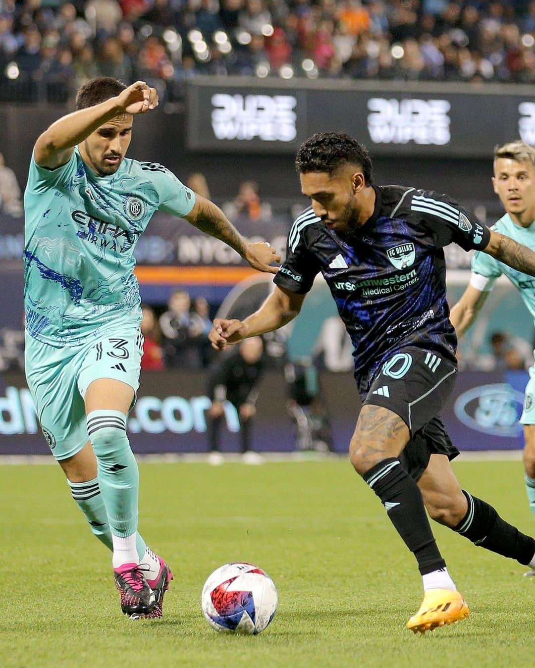 Major League Soccerさんのインスタグラム写真 - (Major League SoccerInstagram)「LOOK AT THOSE KITS 😍♻️  29 teams, one planet, one chance. for Earth Day, all MLS clubs wore One Planet kits made entirely from Parley Ocean plastic.」4月24日 22時55分 - mls