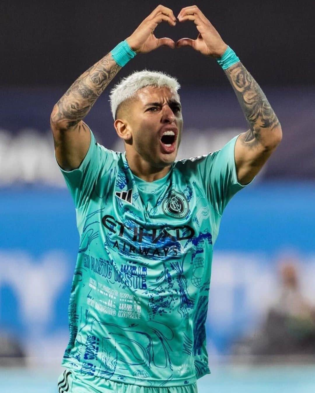 Major League Soccerさんのインスタグラム写真 - (Major League SoccerInstagram)「LOOK AT THOSE KITS 😍♻️  29 teams, one planet, one chance. for Earth Day, all MLS clubs wore One Planet kits made entirely from Parley Ocean plastic.」4月24日 22時55分 - mls