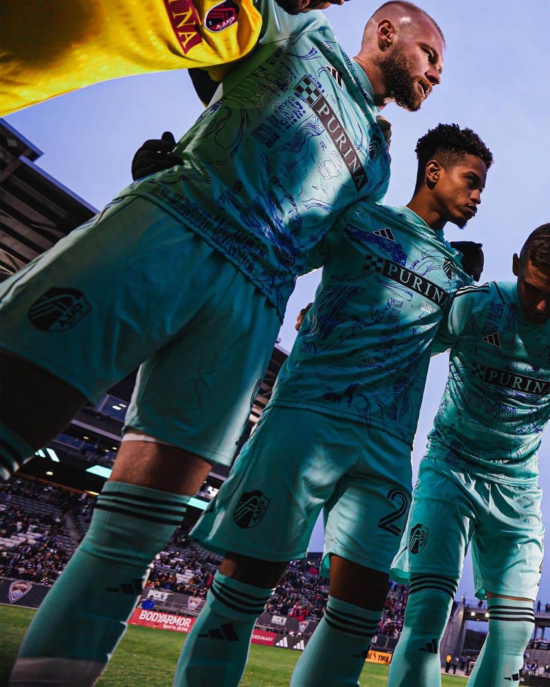 Major League Soccerさんのインスタグラム写真 - (Major League SoccerInstagram)「LOOK AT THOSE KITS 😍♻️  29 teams, one planet, one chance. for Earth Day, all MLS clubs wore One Planet kits made entirely from Parley Ocean plastic.」4月24日 22時55分 - mls