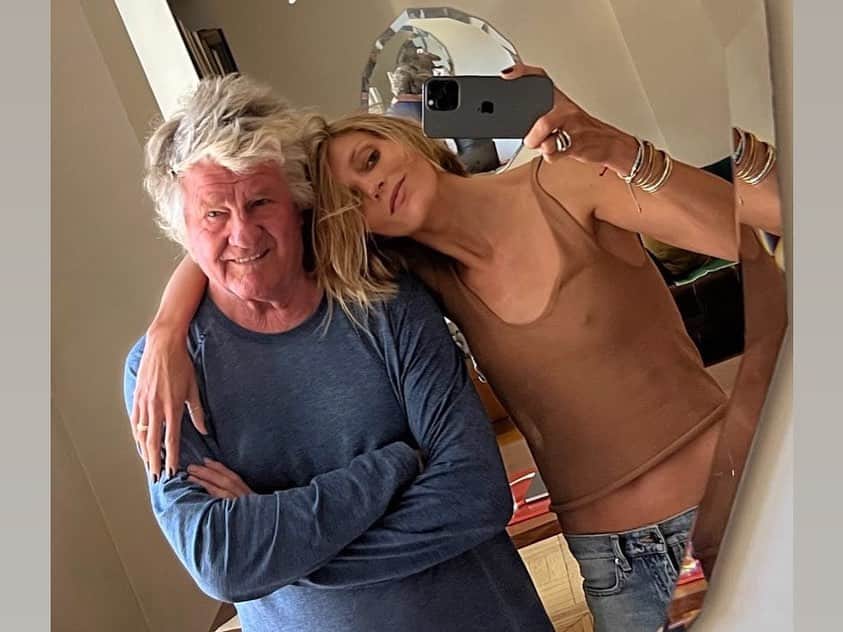 アニヤ・ルービックのインスタグラム：「A few moments backstage with CHRISTIAAN ❤️  Christiaan is one of my favorite people on this planet! He is a true artist. Everything he touches becomes an artistic extension of himself : from hair, photography, sculpture to his apartments.   It has been pure joy to spend time with him on and of set.   “I figured that behind the curtain was more interesting to me than in front of it. All human and all real all the time.” - Christiaan   “Taking a picture of anything and anyone that stroke my fancy became a passion. Snapping away the life, people, work, food, play and the travel everywhere was just the best way to keep an ultimate and intimate record of the backstage of my life; my diary. Every other night, wherever I would be I took some time out to edit and file away the catch of the day. Going on 20+ years now.” - Christiaan」
