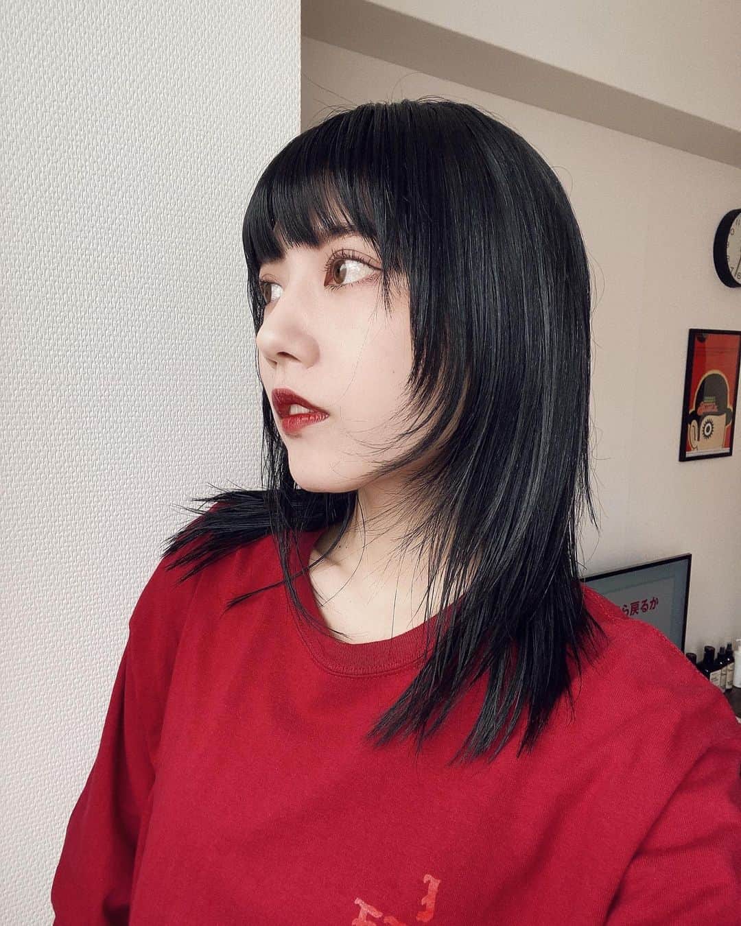 春田麻緒のインスタグラム：「最近は顔まわりレイヤー入れてもろてる✂️ @hachiya_beats  いつもありがと🐻」