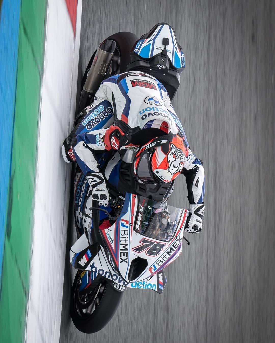 BMW Motorrad Japanさんのインスタグラム写真 - (BMW Motorrad JapanInstagram)「【WSBK第3戦オランダ】  TTアッセン・サーキットで開催された世界スーパーバイク選手権(WSBK) 第3戦オランダ・ラウンド。ROKiT BMW Motorrad WorldSBK Teamのスコット・レディングは、レース2で今季最高の成績となる7位でフィニッシュ。一方、チームメイトで地元オランダ出身のマイケル・ファン・デル・マークは、レース2でクラッシュ。脚を負傷し、メディカルセンターで検査を受けた後、アッセンの病院でさらなる検査を受けています。Bonovo action BMW Racing Teamのギャレット・ガルロフがレース１およびレース２をともに12位でフィニッシュ。足の負傷から復帰したロリス・バズはレースに復帰しました。  @rokitbmwmotorradworldsbk @reddingpower @michaelvdmark @bonovo.action_mgm @lorisbaz @garrettgerloff  #MakeLifeARide #M1000RR #MRR #NeverStopChallenging #BMWMotorrad #WorldSBK #BMWモトラッド #駆けぬける歓び #スーパーバイク」4月24日 14時00分 - bmwmotorradjapan