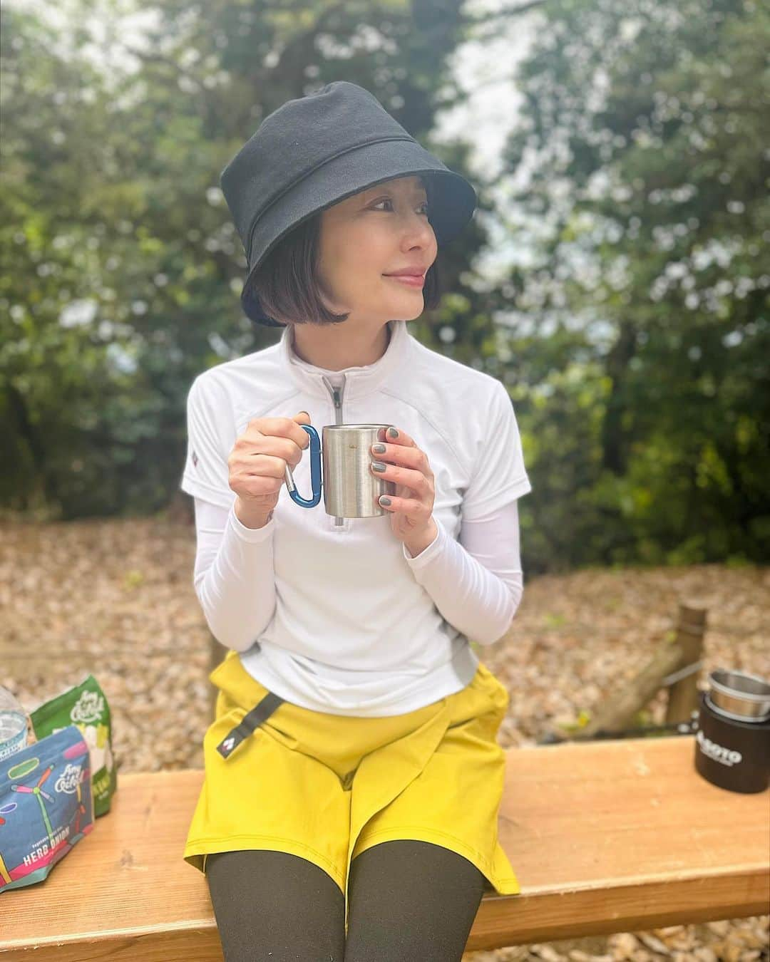 藤井美加子さんのインスタグラム写真 - (藤井美加子Instagram)「🏔☕️ 山頂で飲んだ 淹れたて珈琲は格別でした☕️♨︎ おやつは“酢昆布“と“野菜チップ“渋め🐒  #登山デビュー #山ガール #おやつ #健康オタク #美容オタク #美肌食マイスター #アンチエイジアドバイザー #三木美加子 #anyoclock」4月24日 14時04分 - mikako_miki