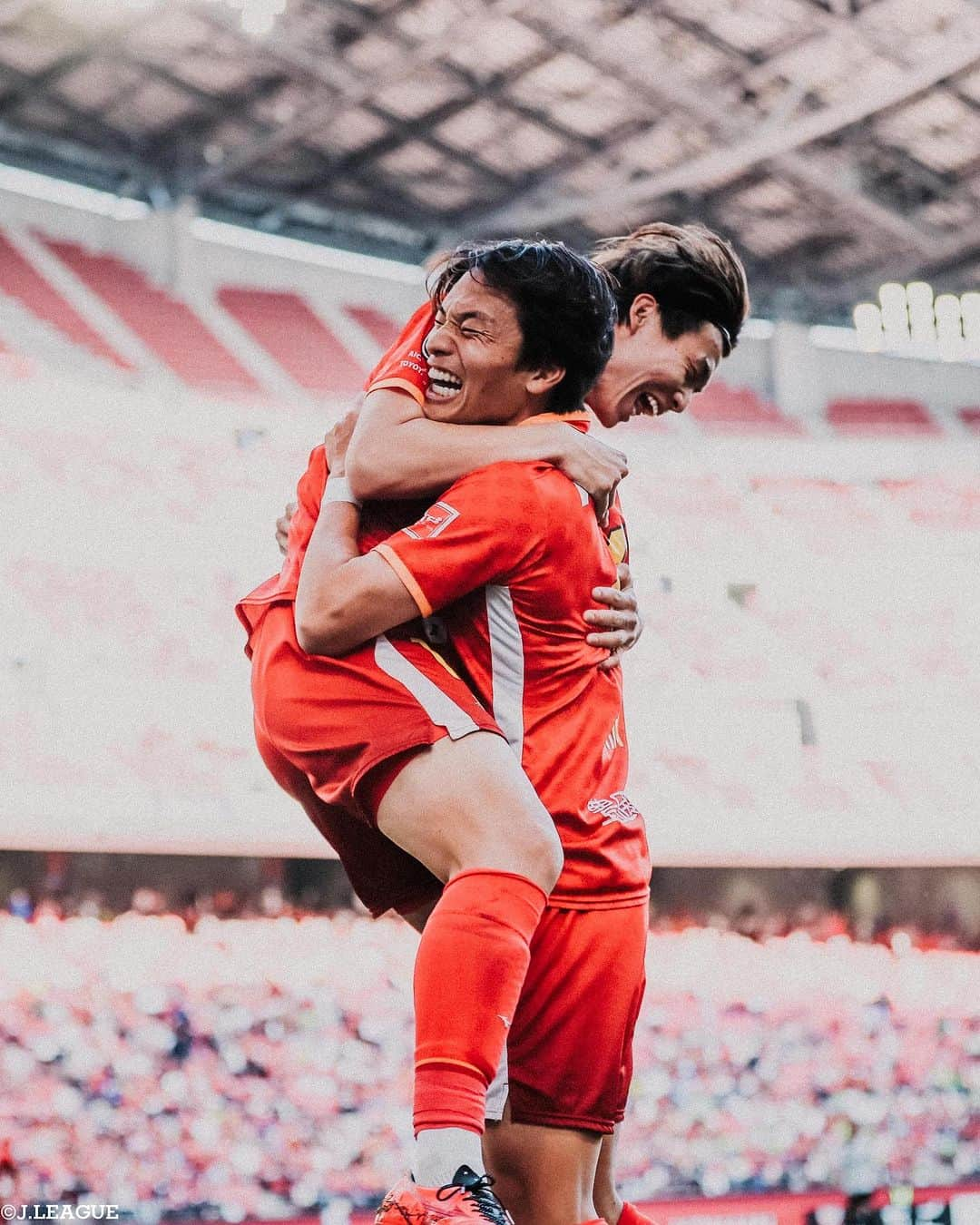 Ｊリーグさんのインスタグラム写真 - (ＪリーグInstagram)「📸𝐉.𝐋𝐄𝐀𝐆𝐔𝐄 𝐏𝐡𝐨𝐭𝐨𝐠𝐫𝐚𝐩𝐡⚽  ∼明治安田生命J１リーグ第9節∼ 今節は計28ゴールが生まれました‼️ 歓喜の瞬間に迫ったシーンをお届けします👀  #鹿島アントラーズ #鈴木優磨 #横浜Fマリノス #アンデルソンロペス #水沼宏太 #サガン鳥栖 #本田風智 #名古屋グランパス #中谷進之介 #藤井陽也  #FC東京 #安部柊斗 #ディエゴオリヴェイラ  #川崎フロンターレ #脇坂泰斗 #遠野大弥 #ガンバ大阪 #宇佐美貴史 #セレッソ大阪 #キムジンヒョン #進藤亮佑 #北海道コンサドーレ札幌 #荒野拓馬 #青木亮太  #Jリーグ #jleague #サッカー #soccer #football #J30」4月24日 14時10分 - jleaguejp