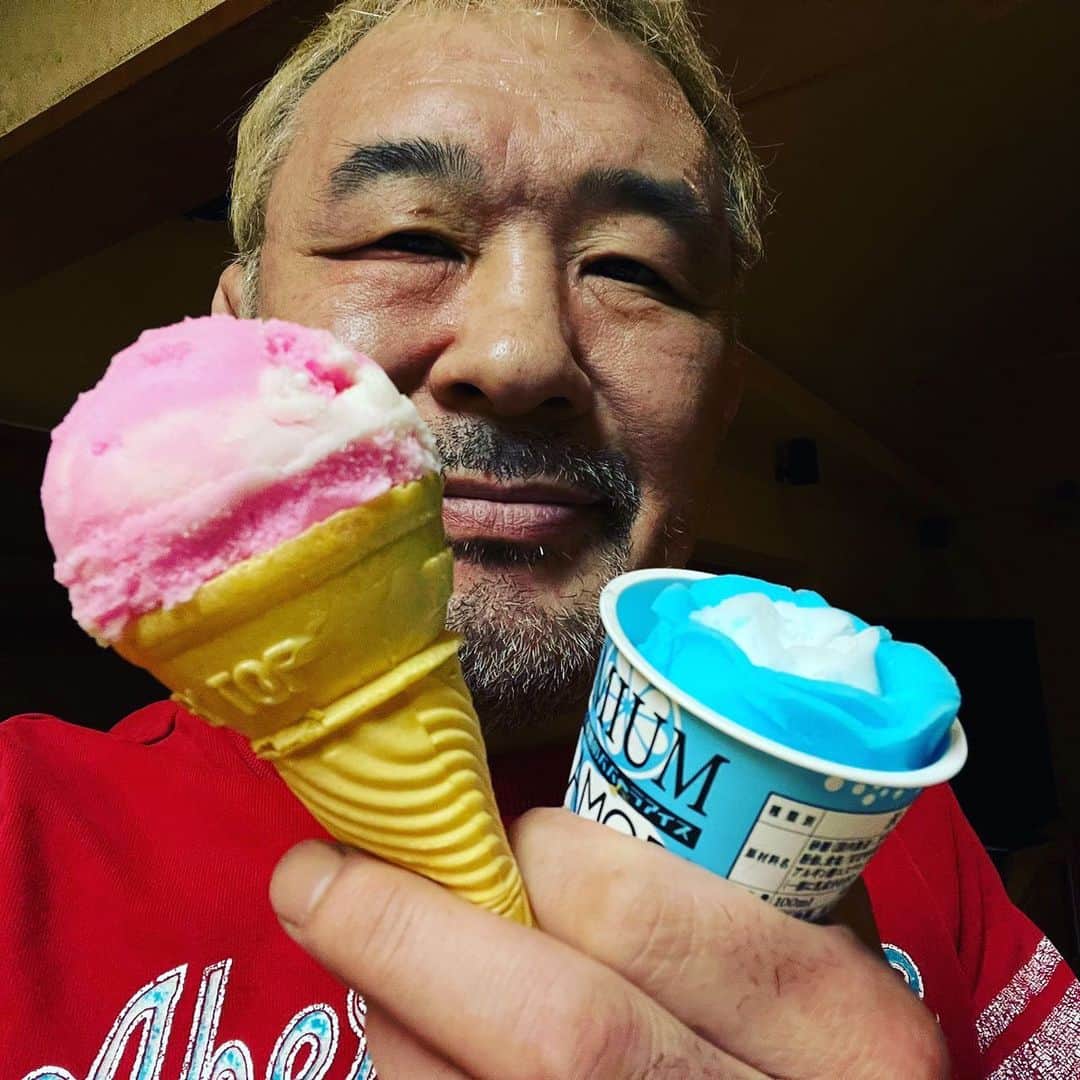 saku39shopさんのインスタグラム写真 - (saku39shopInstagram)「. 【babahera ice cream】 . 神奈川方面でババヘラアイスを見つけてつい買っちゃいました。 これも美味しかったけど、おばちゃんにヘラってもらったほうがおいしいや。 興味がある方は各自でお調べください🙇 . #桜庭和志 #ババヘラアイス #秋田 #名物」4月24日 14時11分 - saku39ks