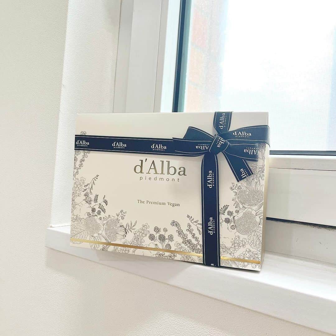 丹羽あんなさんのインスタグラム写真 - (丹羽あんなInstagram)「선물 받아서 감사의 포스팅 🫧🤍　 Thank you so so much for gifting me this present ㅠㅠ i always love d'Alba ILYSM 💕💕 @dalba_piedmont @dalba_japan @dalba_global #dalba #giftbox」4月24日 14時16分 - an2twistyle