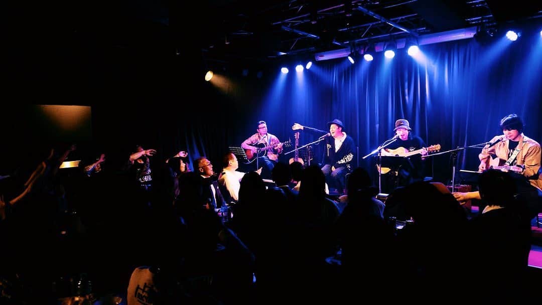 KLUTCHのインスタグラム：「2023.4.17 yoNiN BaSHira vol.3 Special大喜多會Live show  「JAGUAR」発売記念 @心斎橋・MUSE BOX ⁡ ⁡ ⁡ 大喜多會LIVEにセンコウと飛び入り参加！ あったかくて素敵な夜でした。 音楽っていいね！ ⁡ ⁡ ⁡ ⁡ ⁡ #大喜多會 #yoNiNBaSHira #四人柱 #心斎橋 #MUSEBOX #LIVE #music #音楽 #アコースティックLIVE #香西かおり #Rio #酒井ヒロキ #長谷川泰正 #KLUTCH #センコウ」