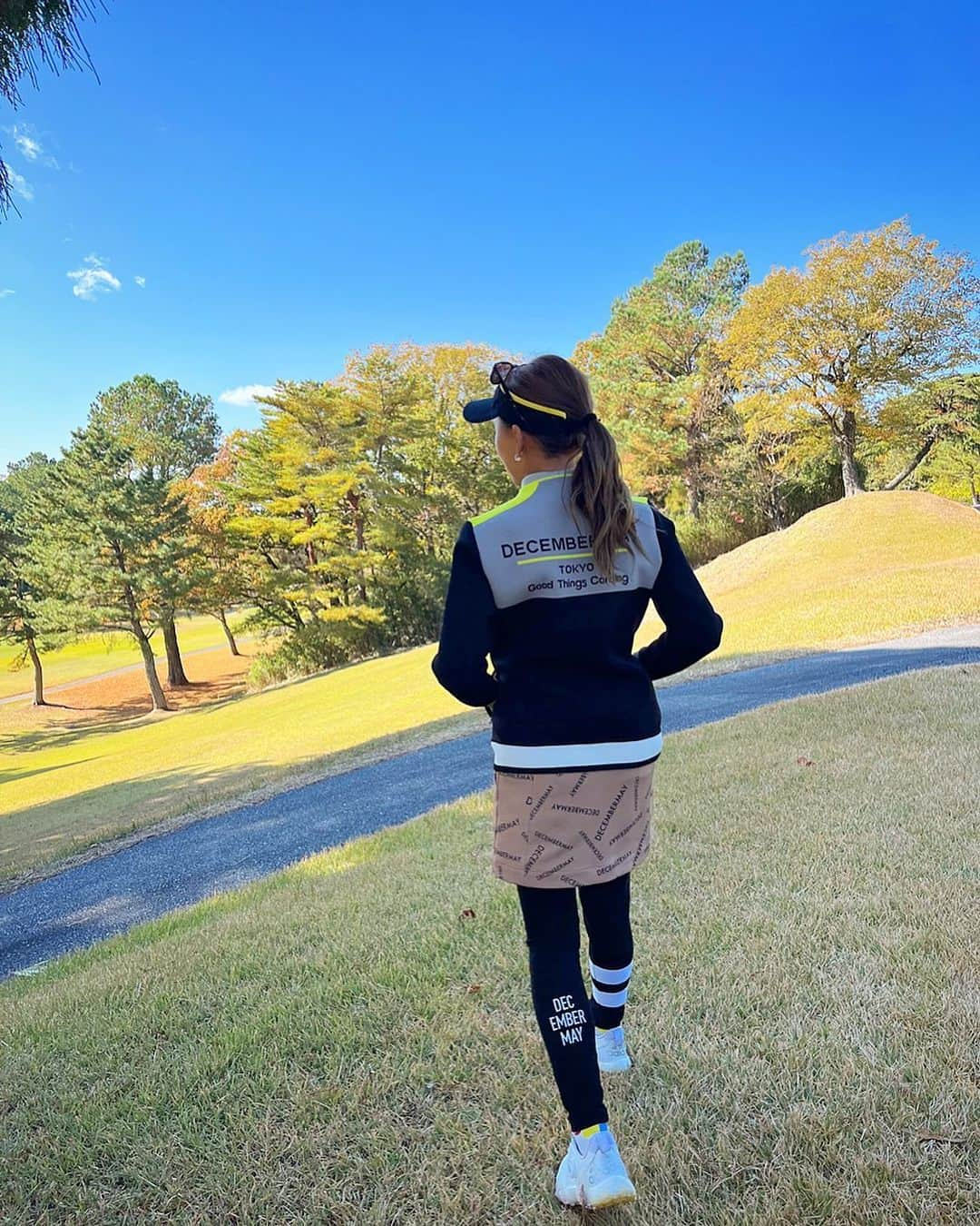 江口紗代さんのインスタグラム写真 - (江口紗代Instagram)「.  お気に入りアウター🥺🫶🏻  🔎@decembermay_golf   暑かったり寒かったり 天気に付いていけません…🥲  明日から晴れますように…」4月24日 14時47分 - s.34y