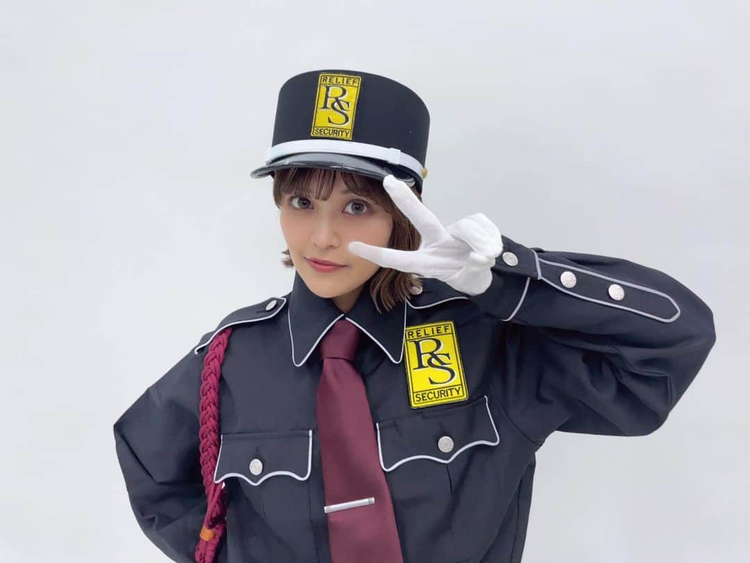 大滝友梨亜のインスタグラム：「こちらの制服は 凄くかっこよくて 私もお気に入りです！👮✨  海外の警備員のような デザイン⛑💜   #リリーフセキュリティ  #制服   #撮影風景  #PR大使」