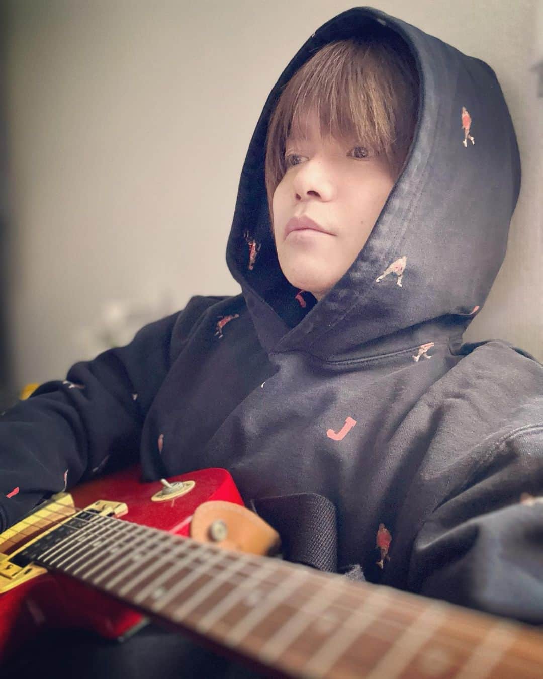 のインスタグラム：「今日は1日かけて3曲挑戦する日  ずっと外な日でもあるので ぶっちゃけ時間は限られてて でも覚えられたら面白くねってことで  要はやるかやらないかだからとりあえずやれるだけやってみる日  今日は短パンではない  #ノータンパンマン #ノーパンマンでもない」