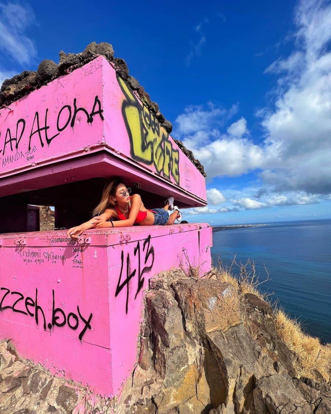 鈴木愛美さんのインスタグラム写真 - (鈴木愛美Instagram)「: 𝗺𝗲𝗺𝗼𝗿𝗶𝘀 𝗽𝗶𝗰📸❤️‍🔥 𝒊𝒏.𝑯𝒂𝒘𝒂𝒊𝒊..✈︎✴︎゜  黒い♡今年全然肌焼いてない🤎💭  #pinkyshake #pinkyshakebikini #hawaii #hawaiistagram #pillbox」4月24日 14時56分 - x.manya.x