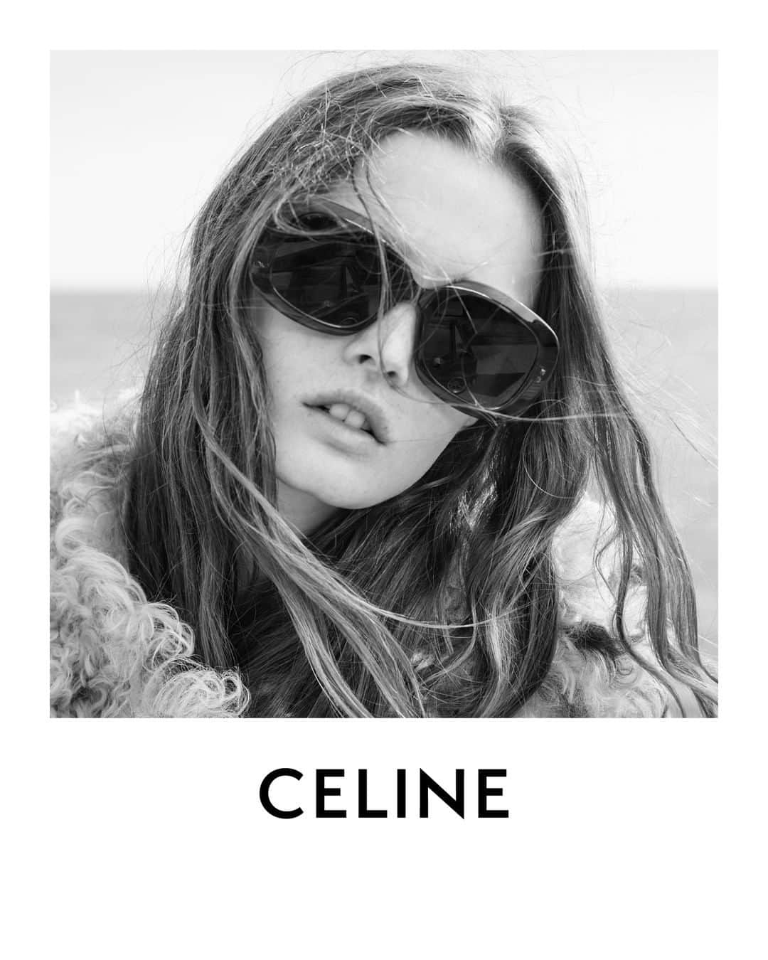 Celineさんのインスタグラム写真 - (CelineInstagram)「CELINE 16 LA COLLECTION DE SAINT-TROPEZ  WOMEN SUMMER 2023  CELINE TRIOMPHE SUNGLASSES  COLLECTION AVAILABLE IN STORES AND ON CELINE.COM ON APRIL 14TH  LULU @HEDISLIMANE PHOTOGRAPHY SAINT-TROPEZ OCTOBER 2022  #CELINEBYHEDISLIMANE」4月24日 15時00分 - celine