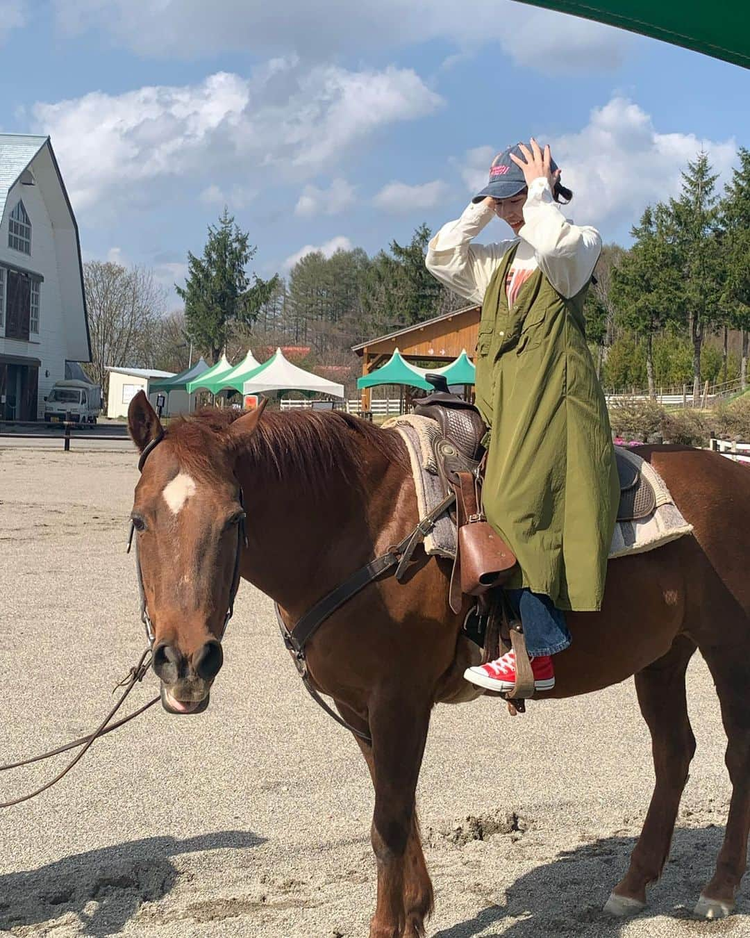 ビームス金沢さんのインスタグラム写真 - (ビームス金沢Instagram)「【staffの休日ナニシテル？🤔💭】  staffのリアルに密着！ #beams_kanazawa_staff_life_ ♡ 今回もstaffの休日をお届けします🐑  staff 📸 Matsue @c_____leo   『先日岐阜県にある牧歌の里に遊びに行きました🎶 私は動物たちが目当てで行ってきました🐑♡ どの動物たちもみんな可愛くて癒される〜😳いろんな動物と触れ合い乗馬体験までできてめちゃくちゃ楽しかったです💕 暖かくなってきたので皆さんもぜひ牧歌の里へ遊びに行ってみてください🐴🌼』  #休日の過ごし方  #牧歌の里   －－－－－－－－－－－－－－－－  🌐staff styling、Blog🌐 TOP URLからご覧ください🛩 店舗followも宜しくお願いします♬  #beams #beams_kanazawa #kanazawa #beamst #beamsf #brillaperilgusto #beamsstaffstyling #beamsplus #beamswomen #demiluxebeams #raybeams #beamsboy #beamslights #ootd #fashion #ishikawa #japan #ビームス #金沢 #ビームス金沢」4月24日 15時25分 - beams_kanazawa