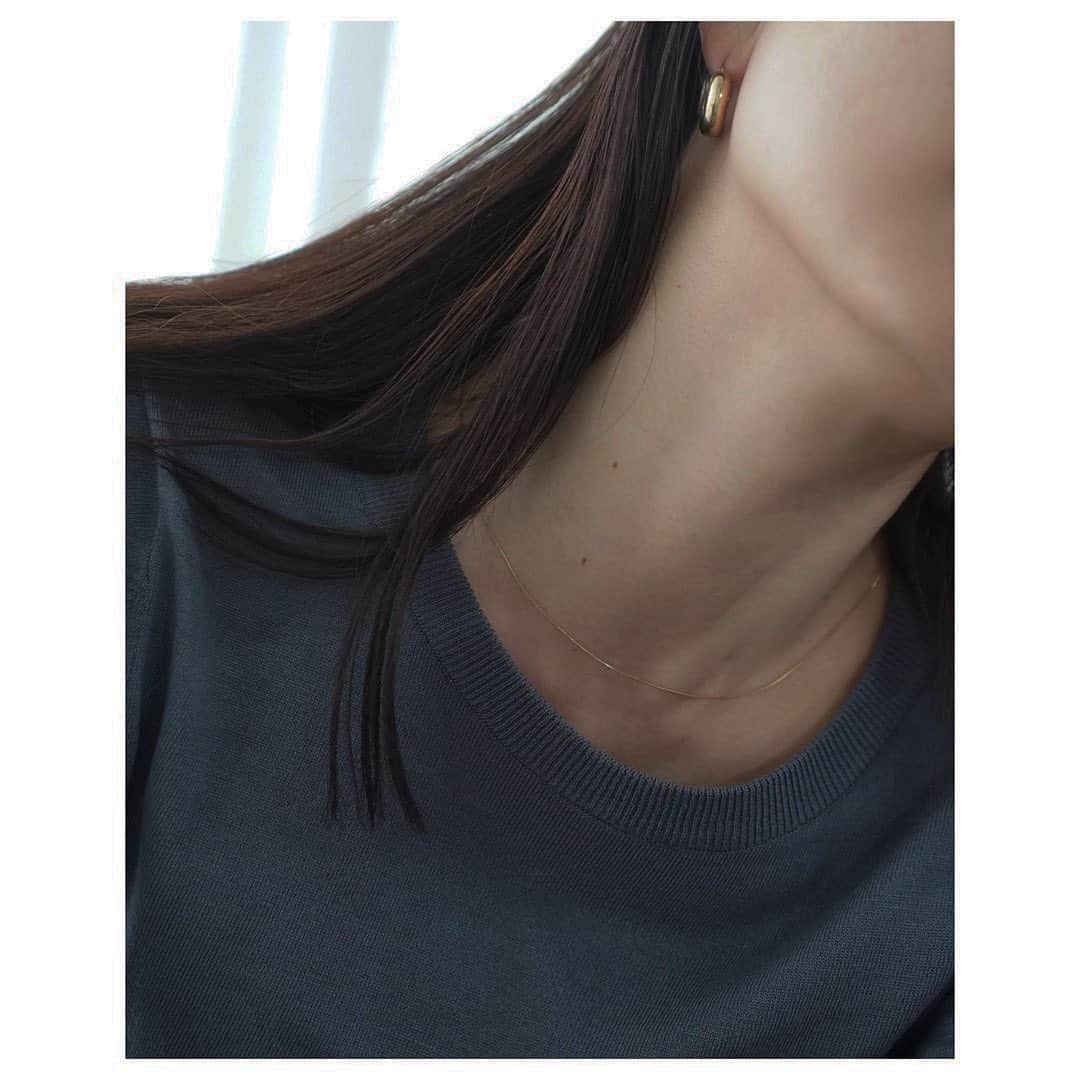 JUNNAのインスタグラム：「MY BASIC 🐋  #ETREハーフスリーブニットプルオーバー  ETRÉ TOKYO×EDWINのコラボのワイドパンツ合わせ ブルー×ブルーすき 裾はアウトして着る方が断然好きだけどこの日はIN  このプルオーバーの心地が良すぎて3色オーダーしたのは私です✋誰よりETRÉファンです  @etretokyo#only」