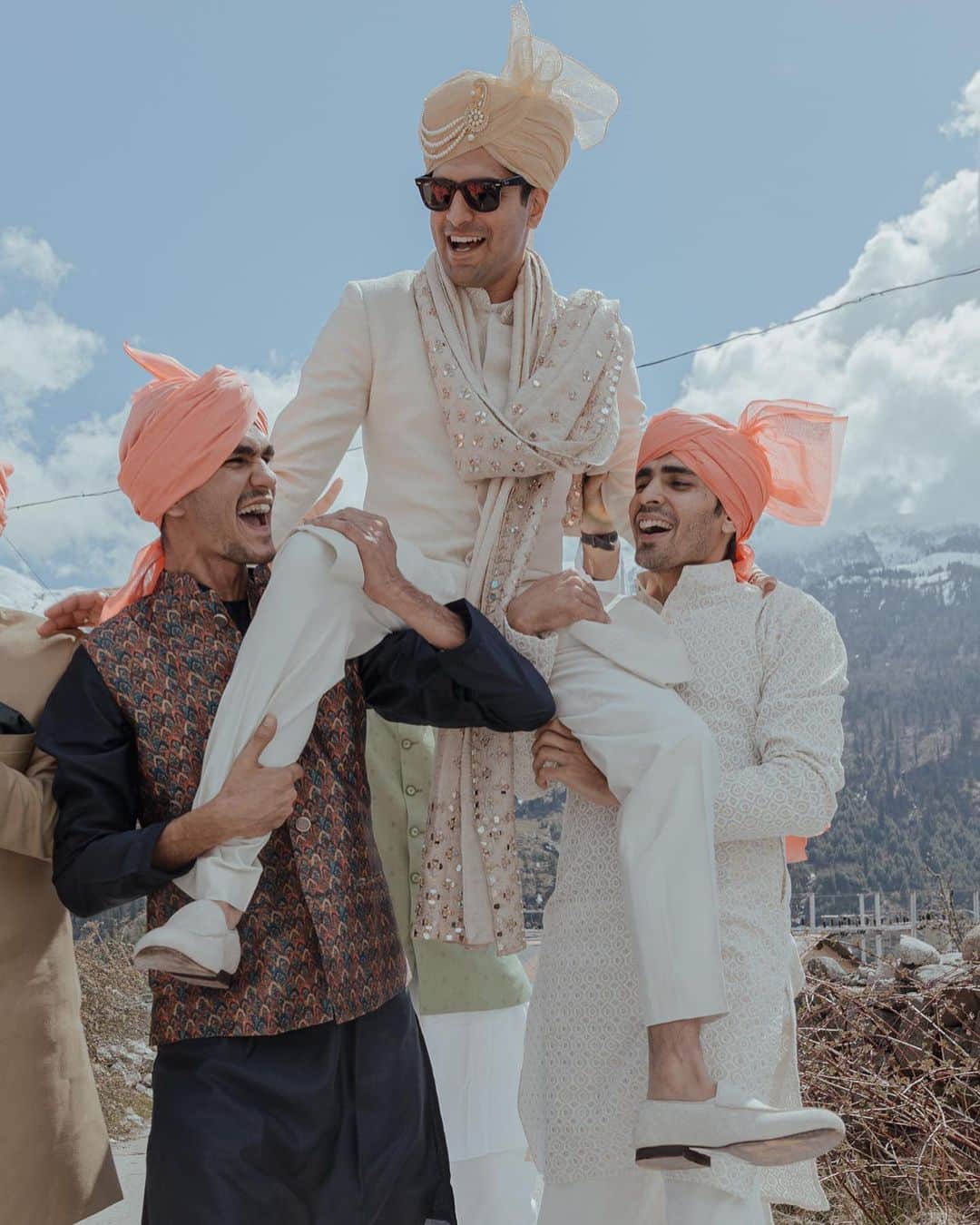 Aakriti Ranaさんのインスタグラム写真 - (Aakriti RanaInstagram)「Sharing some of my favourite pictures from the Wedding ❤️  I still can’t believe that I am married to Rohan. It was a day full of love and lots of laughter. You can clearly see that on our faces 🤣. Rohan kept making me laugh and smile throughout. I am sure you’ve never seen @aditya_rana smiling so much haha.   📸 @believecollective   #aakritigetsanchored #aakritiandrohan #wedding #manali #destinationwedding #mountains #family #shaadi #weddingphotography #bridesmaids」4月24日 15時41分 - aakritiranaofficial