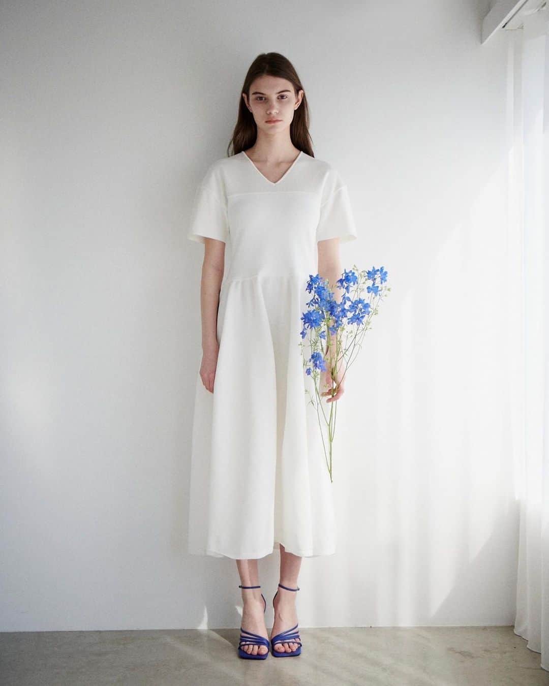 ルシェルブルーさんのインスタグラム写真 - (ルシェルブルーInstagram)「New Arrival >>>IN STORE NOW . .  ☑︎ Knitted V Dress ¥31,000+tax (Color: Blue,White)  #lecielbleu #ルシェルブルー　#ss23 #fashion  #Styling#vdress #Knitted」4月24日 15時46分 - lecielbleu_official