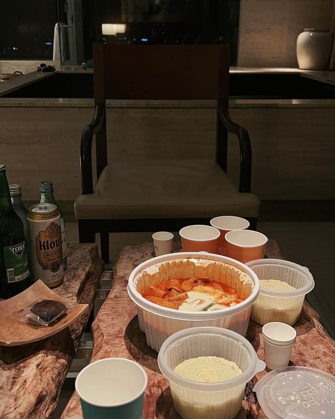 ジヒョンさんのインスタグラム写真 - (ジヒョンInstagram)「- 언니네랑 급만남 🍷🖤 시간 순삭 .. ⚡️」4月24日 15時57分 - k_ji_h