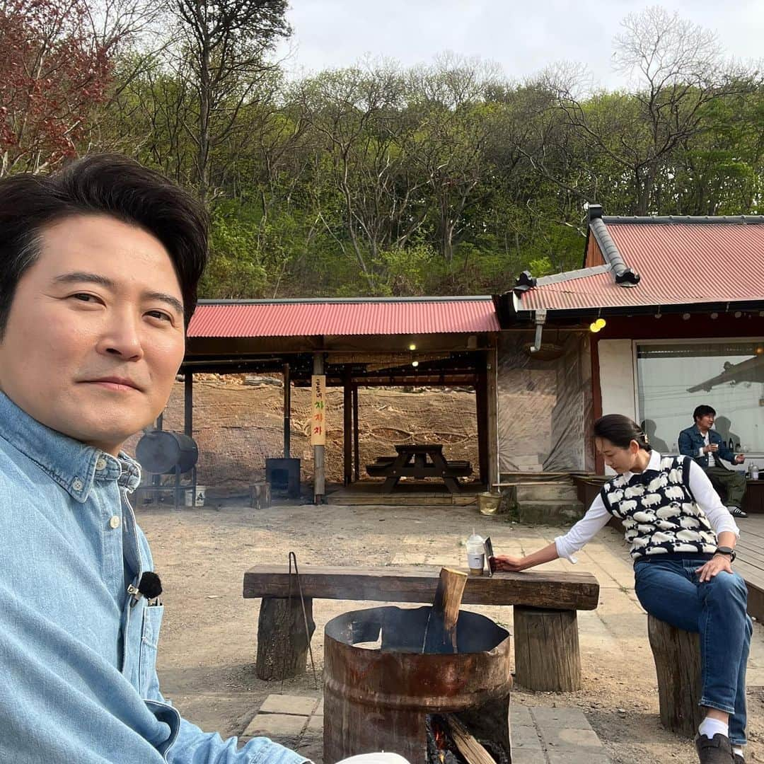 イム・ホさんのインスタグラム写真 - (イム・ホInstagram)「#tvnSTORY #회장님네사람들 #오늘도열심히촬영중」4月24日 16時23分 - limho_official