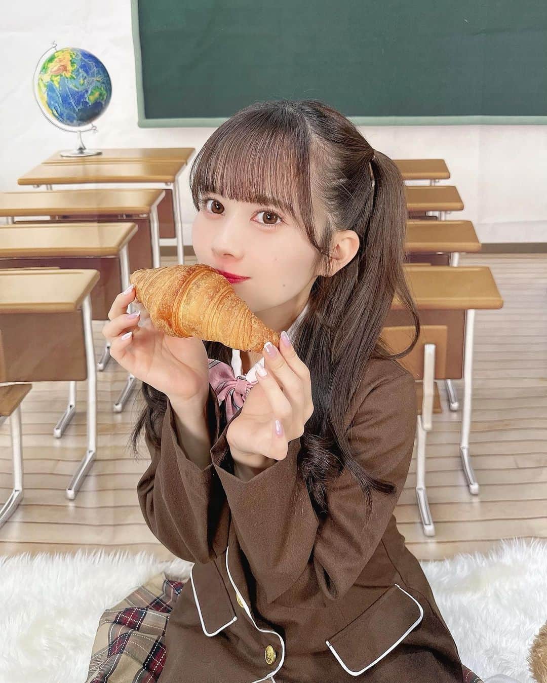近藤沙瑛子のインスタグラム：「🥐💭」