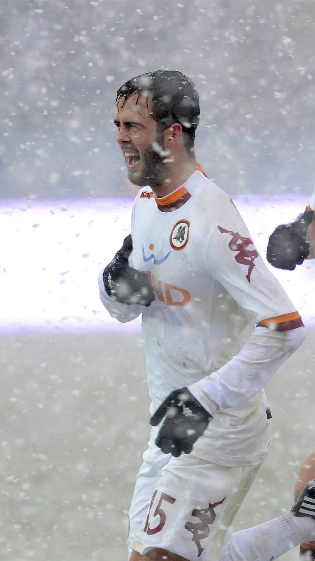 のインスタグラム：「An 𝙞𝙘𝙚-𝙘𝙤𝙡𝙙 free kick from Pjanic ❄️🥶  #AtalantaRoma ⏳  #ASRoma」