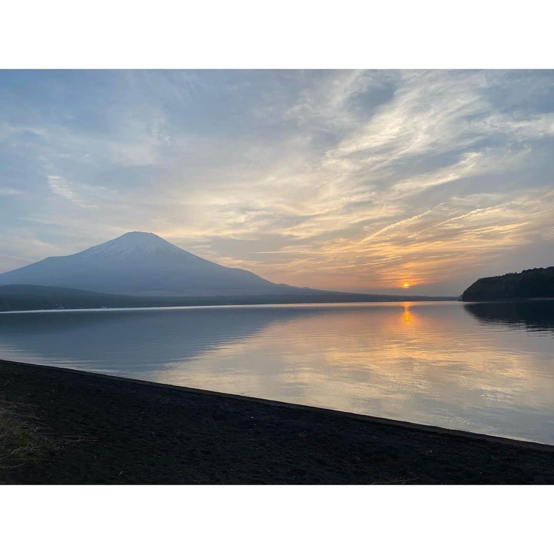 鬼頭由芽さんのインスタグラム写真 - (鬼頭由芽Instagram)「・ 週末は山中湖へ2泊３日キャンプ🏕  初日は晴れていて 富士山がとても綺麗に見えました😌 （あと２日はくもり😂）  本栖湖もすごく良かったけど やっぱり湖の近くのキャンプは気持ちよかった🥺✨」4月24日 17時14分 - xxyumeyumexx