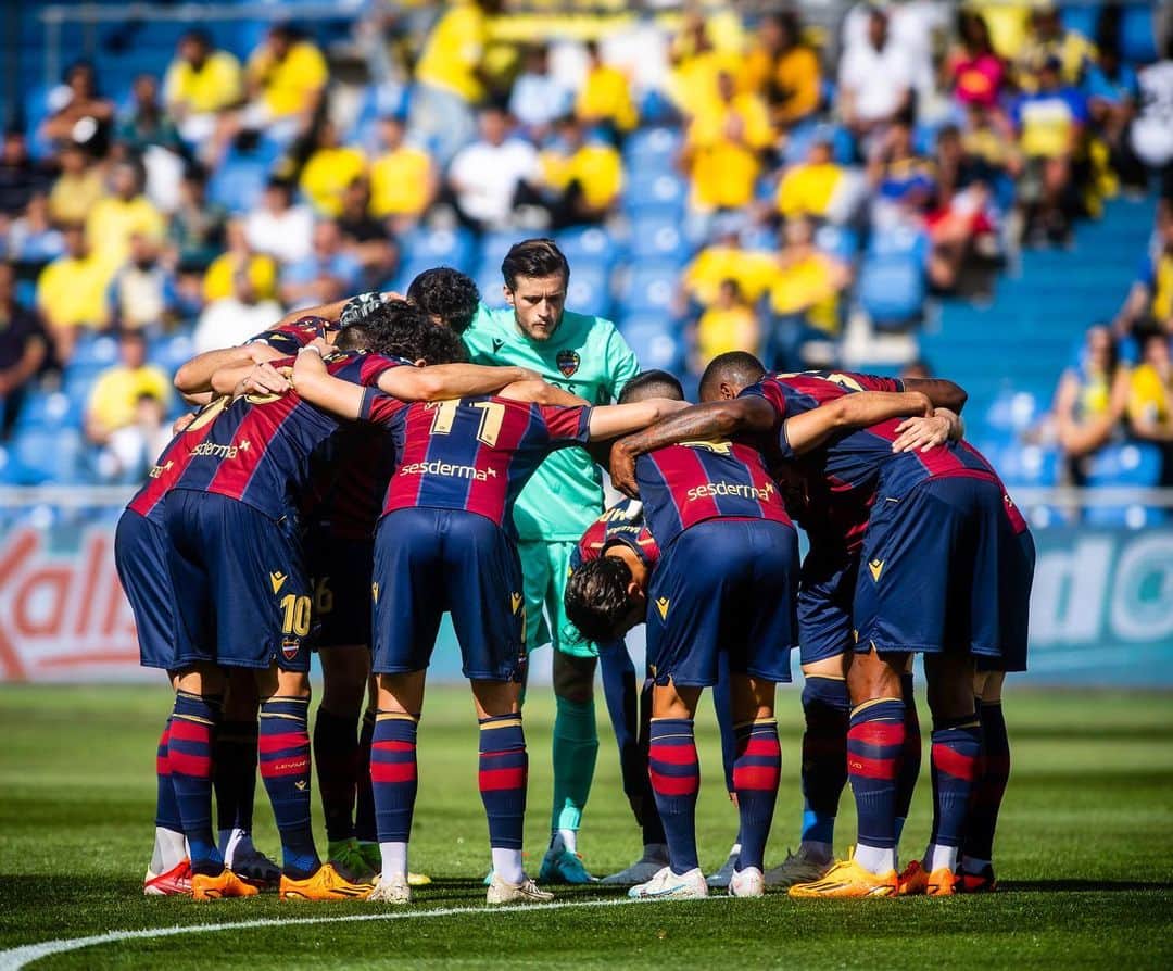レバンテUDのインスタグラム：「Somos 1️⃣  #LevanteAlavés 💪🏻  • @grupomarcosautomocion @macron @sesderma @baleariaferry @amstel_es @cocacola_esp」
